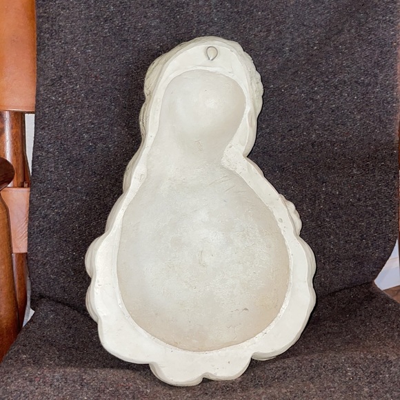 Virgin Mary Holding Baby Jesus - Picture 2 of 5